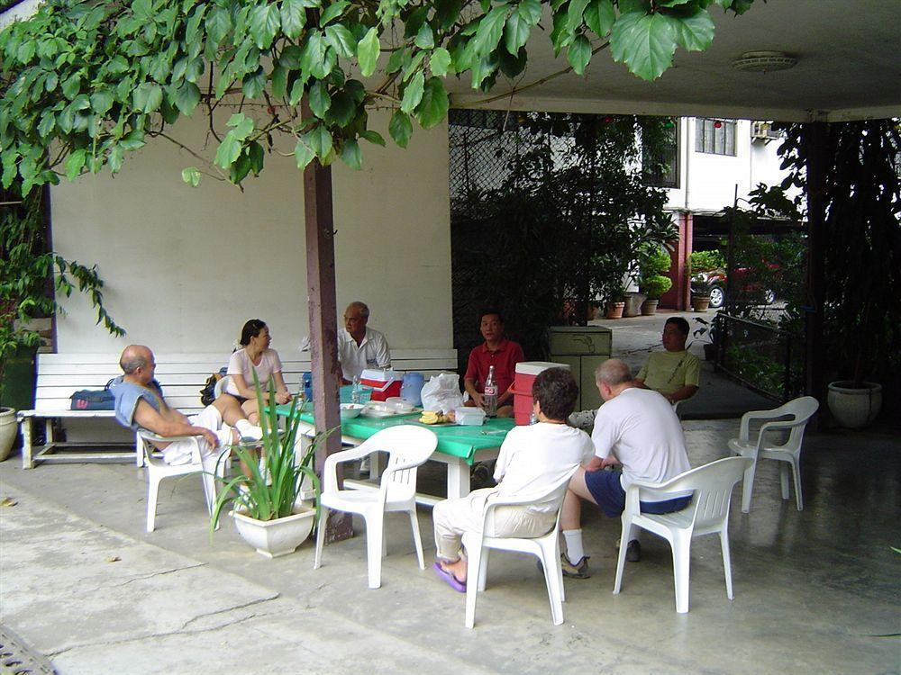 Reddoorz At Broadway Court Apartelle Ciudad Quezon Exterior foto