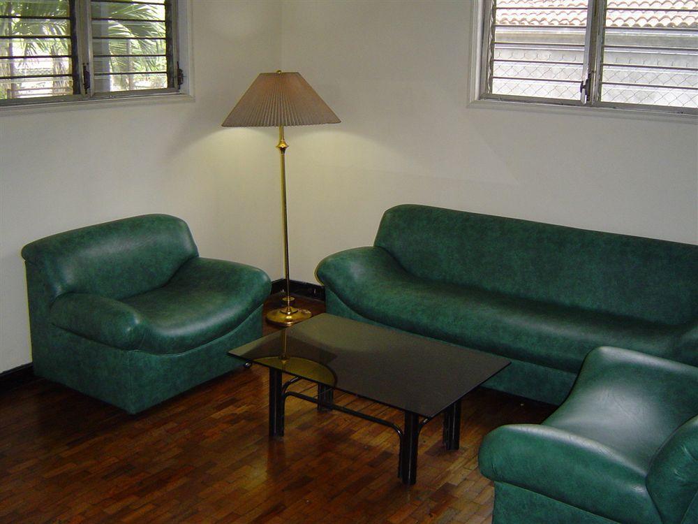Reddoorz At Broadway Court Apartelle Ciudad Quezon Exterior foto