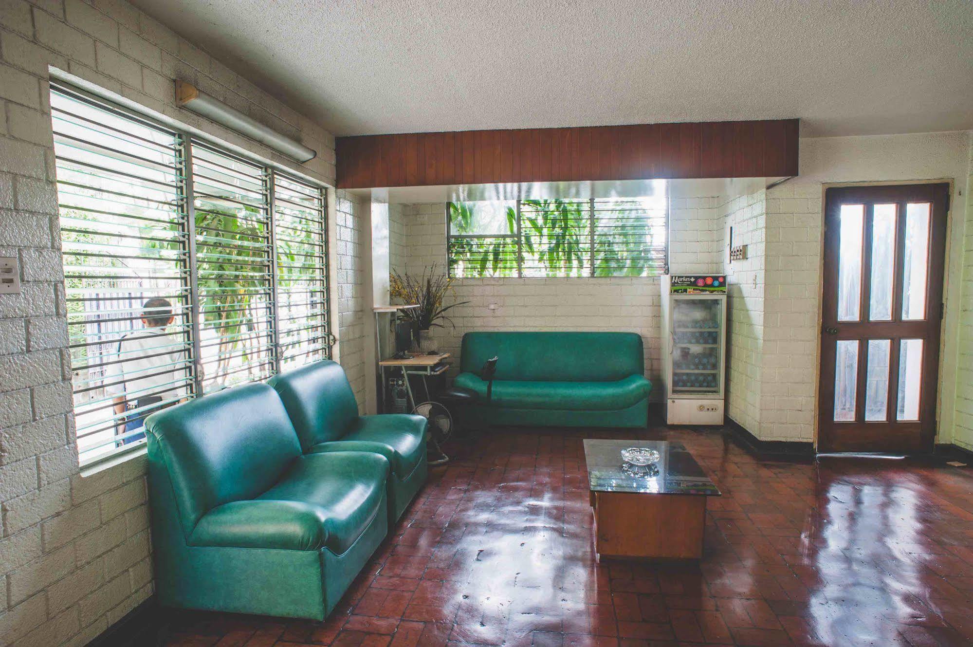 Reddoorz At Broadway Court Apartelle Ciudad Quezon Exterior foto
