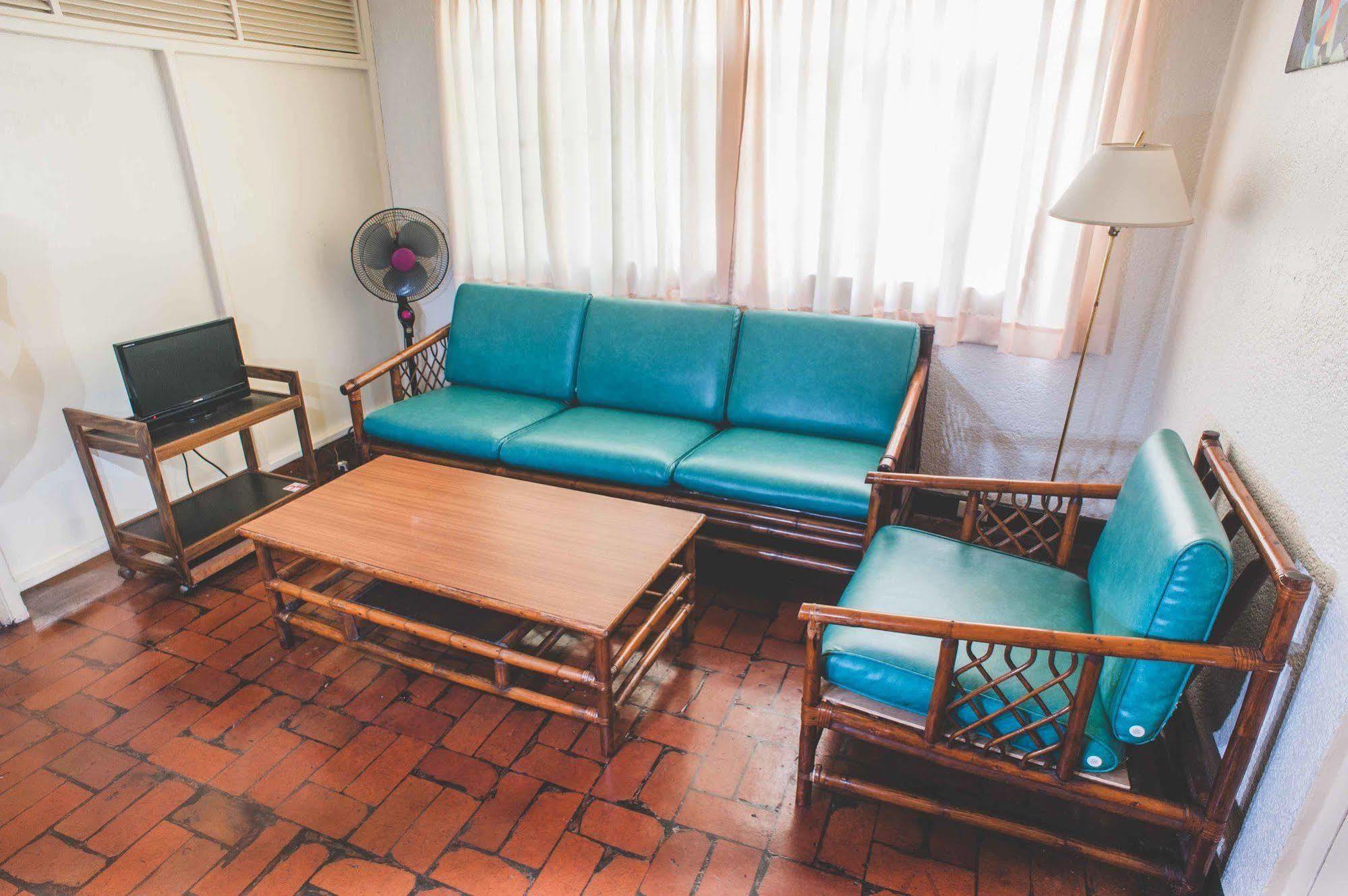 Reddoorz At Broadway Court Apartelle Ciudad Quezon Exterior foto
